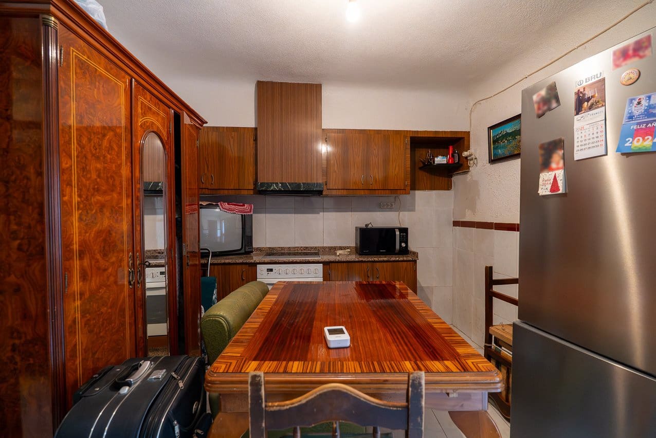 5 bedroom Townhouse for sale in Pinoso with pool - € 75,000 (Ref: 9795527)