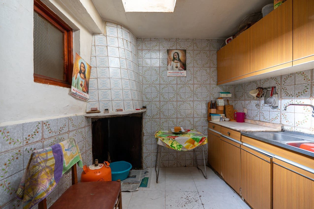 5 bedroom Townhouse for sale in Pinoso with pool - € 75,000 (Ref: 9795527)