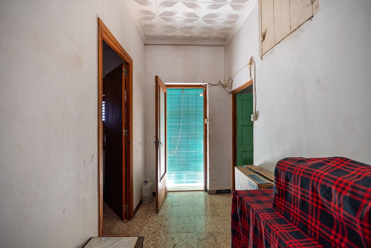 5 bedroom Townhouse for sale in Pinoso with pool - € 75,000 (Ref: 9795527)