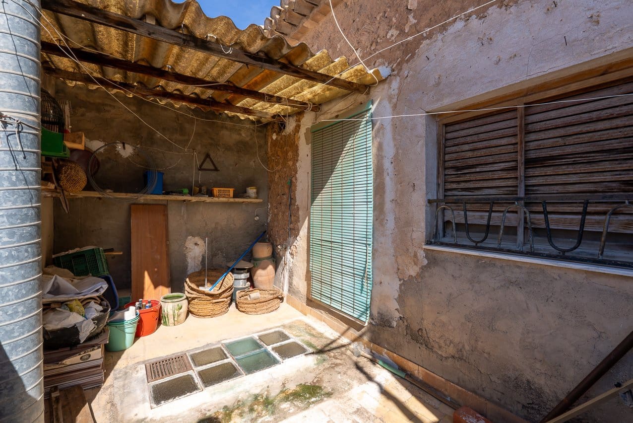 5 bedroom Townhouse for sale in Pinoso with pool - € 75,000 (Ref: 9795527)