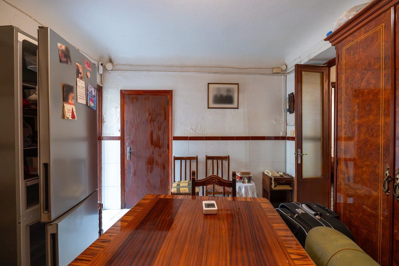 5 bedroom Townhouse for sale in Pinoso with pool - € 66,000 (Ref: 9795527)