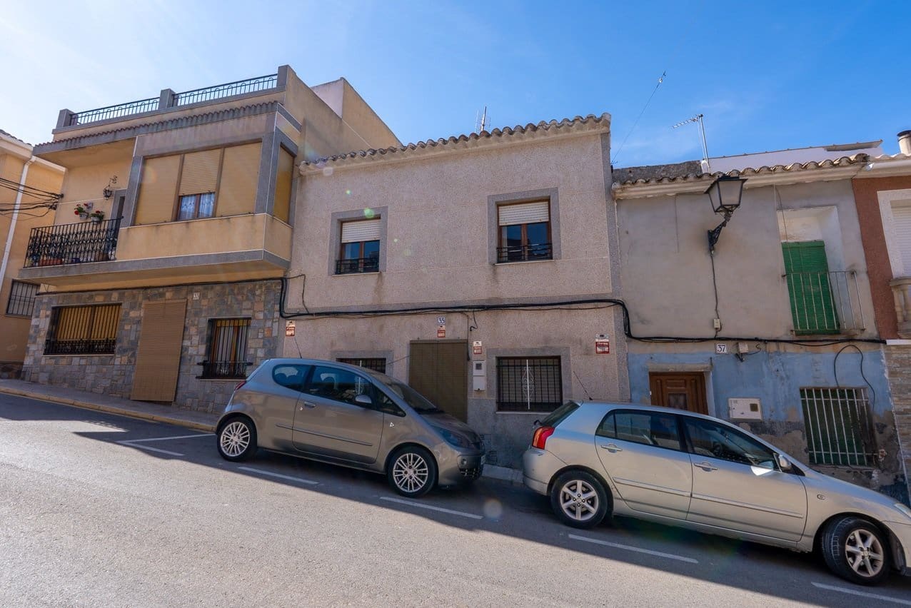 5 bedroom Townhouse for sale in Pinoso with pool - € 66,000 (Ref: 9795527)