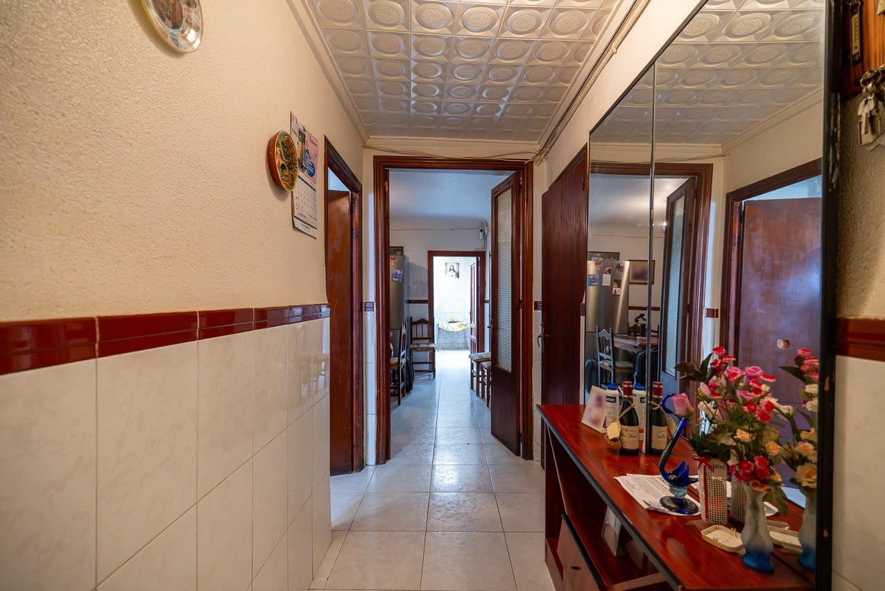 5 bedroom Townhouse for sale in Pinoso with pool - € 66,000 (Ref: 9795527)
