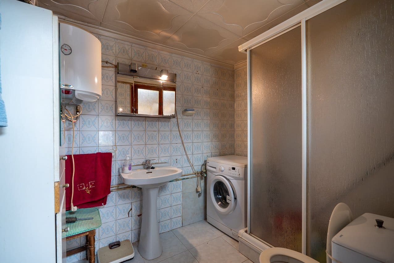 5 bedroom Townhouse for sale in Pinoso with pool - € 66,000 (Ref: 9795527)