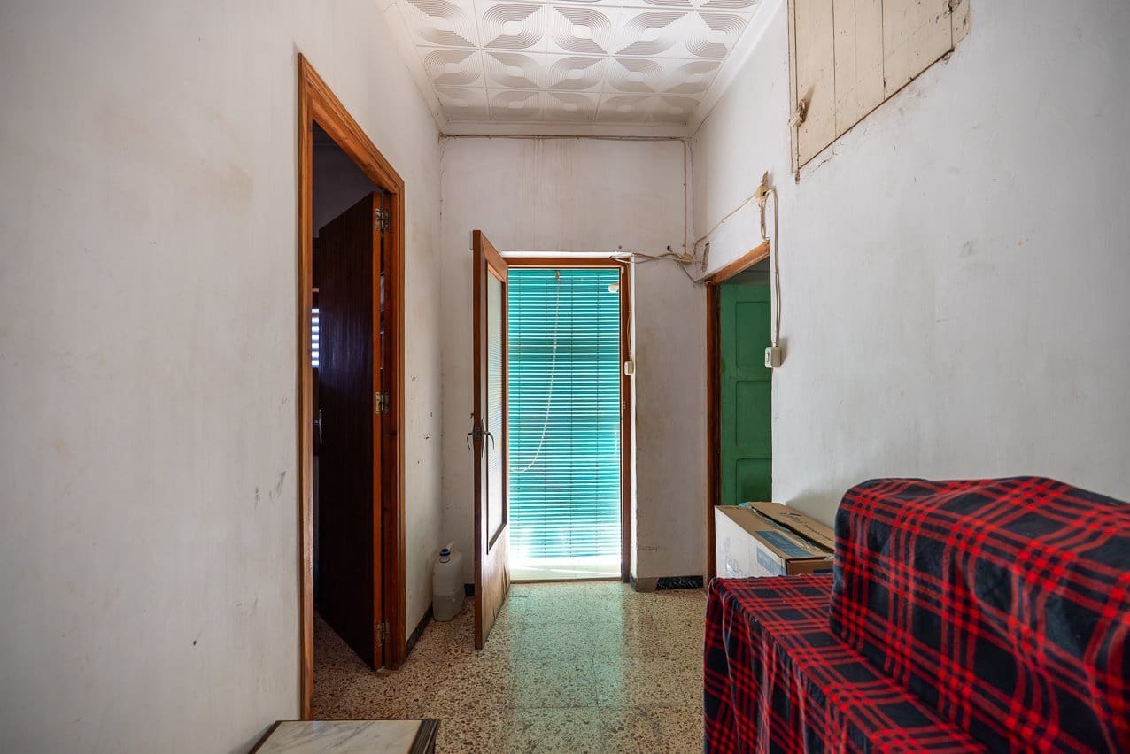 5 bedroom Townhouse for sale in Pinoso with pool - € 66,000 (Ref: 9795527)