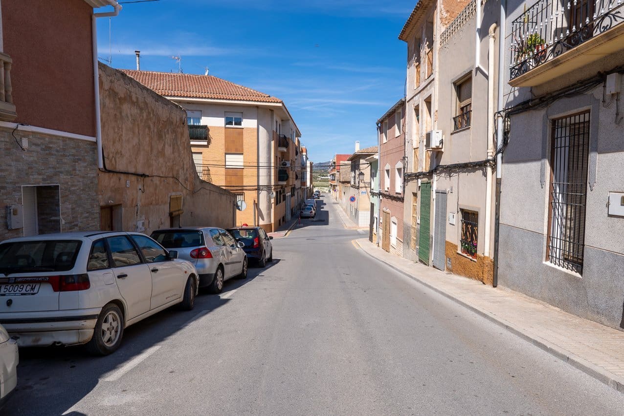 5 bedroom Townhouse for sale in Pinoso with pool - € 66,000 (Ref: 9795527)
