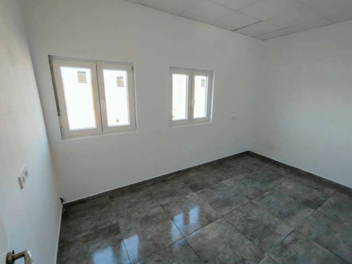 4 bedroom Villa for sale in Pinoso with pool - € 210,000 (Ref: 9795637)