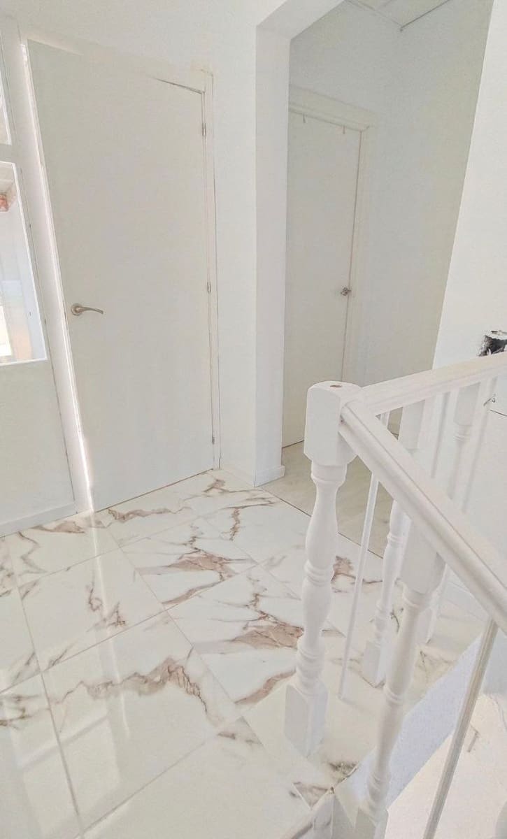 4 bedroom Villa for sale in Pinoso with pool - € 210,000 (Ref: 9795637)