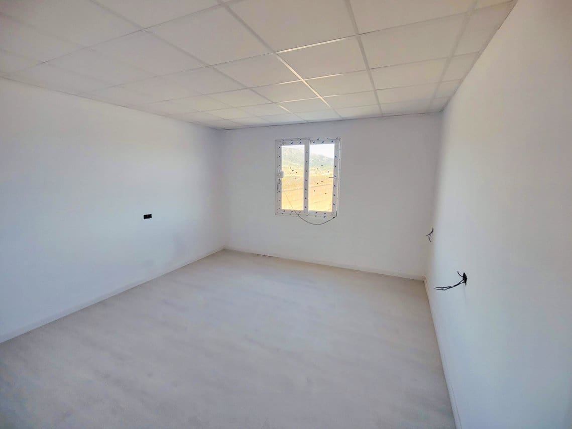 4 bedroom Villa for sale in Pinoso with pool - € 210,000 (Ref: 9795637)