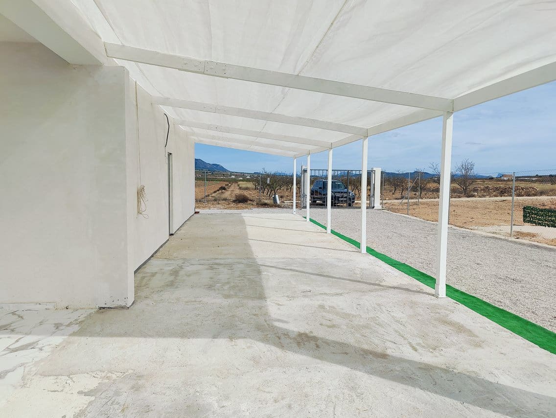 4 bedroom Villa for sale in Pinoso with pool - € 210,000 (Ref: 9795637)