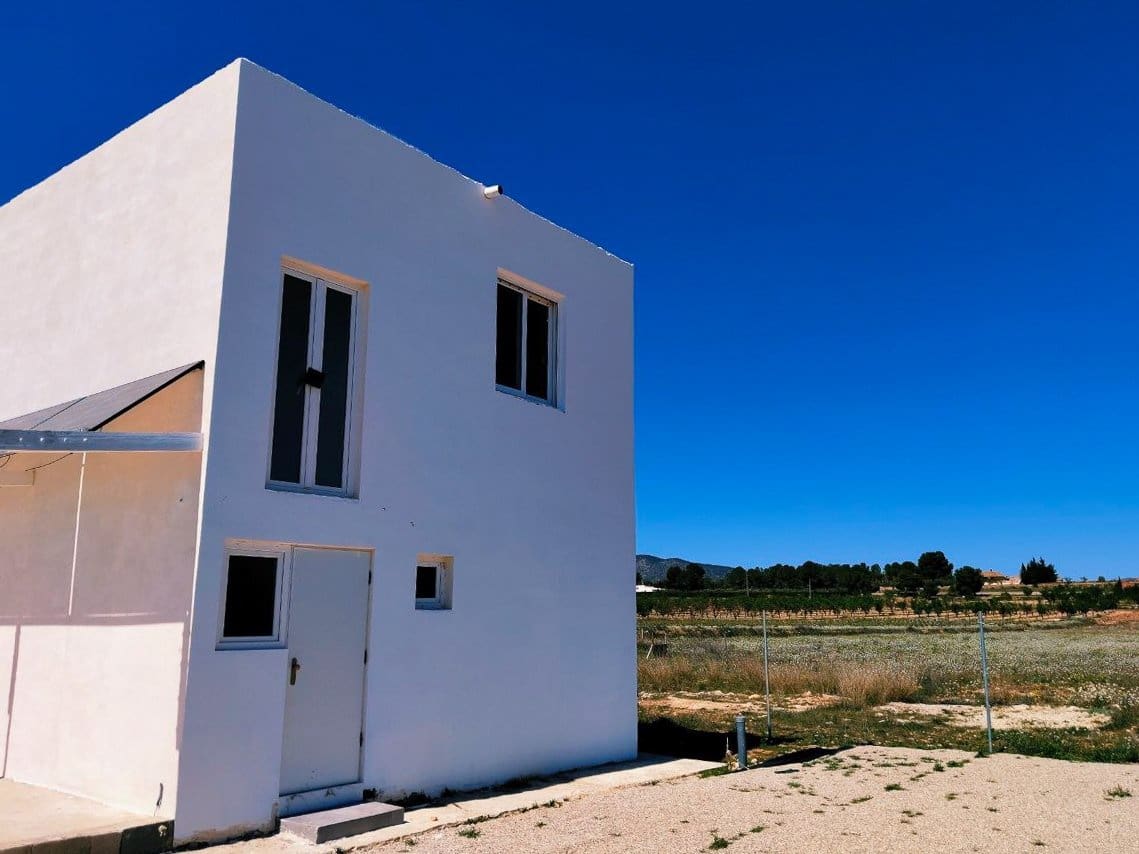 4 bedroom Villa for sale in Pinoso with pool - € 210,000 (Ref: 9795637)