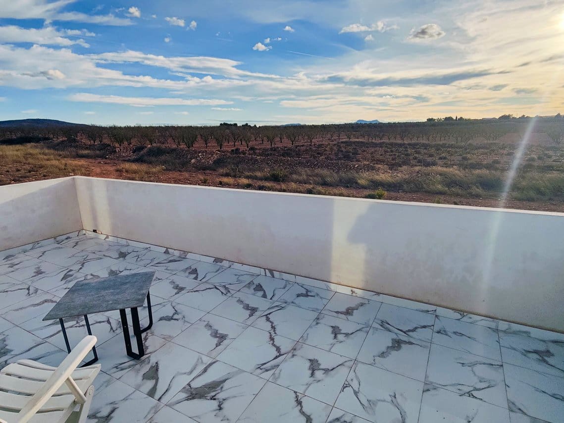 4 bedroom Villa for sale in Pinoso with pool - € 210,000 (Ref: 9795637)