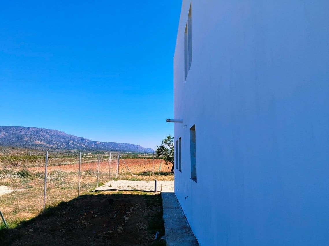 4 bedroom Villa for sale in Pinoso with pool - € 210,000 (Ref: 9795637)