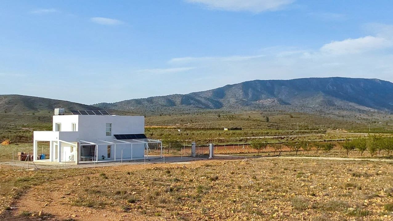 4 bedroom Villa for sale in Pinoso with pool - € 210,000 (Ref: 9795637)