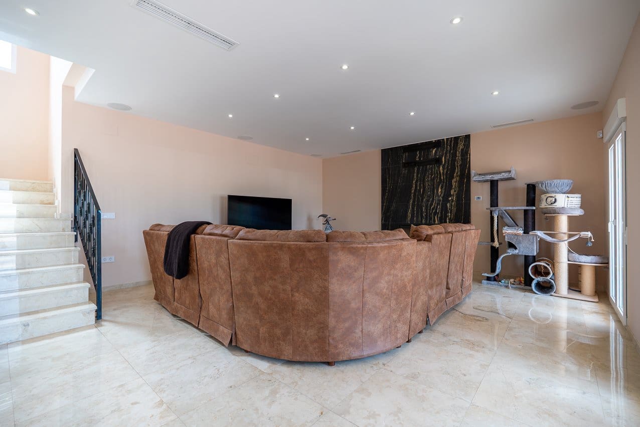 3 bedroom Villa for sale in Culebron with pool - € 995,000 (Ref: 9805589)