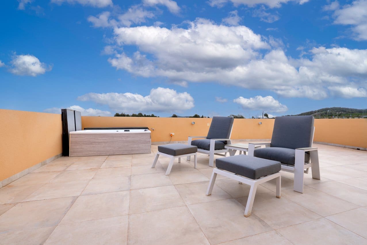 3 bedroom Villa for sale in Culebron with pool - € 995,000 (Ref: 9805589)
