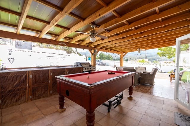 4 soveværelse Villa til salg i Elda med swimmingpool - € 399.950 (Ref: 9824581)