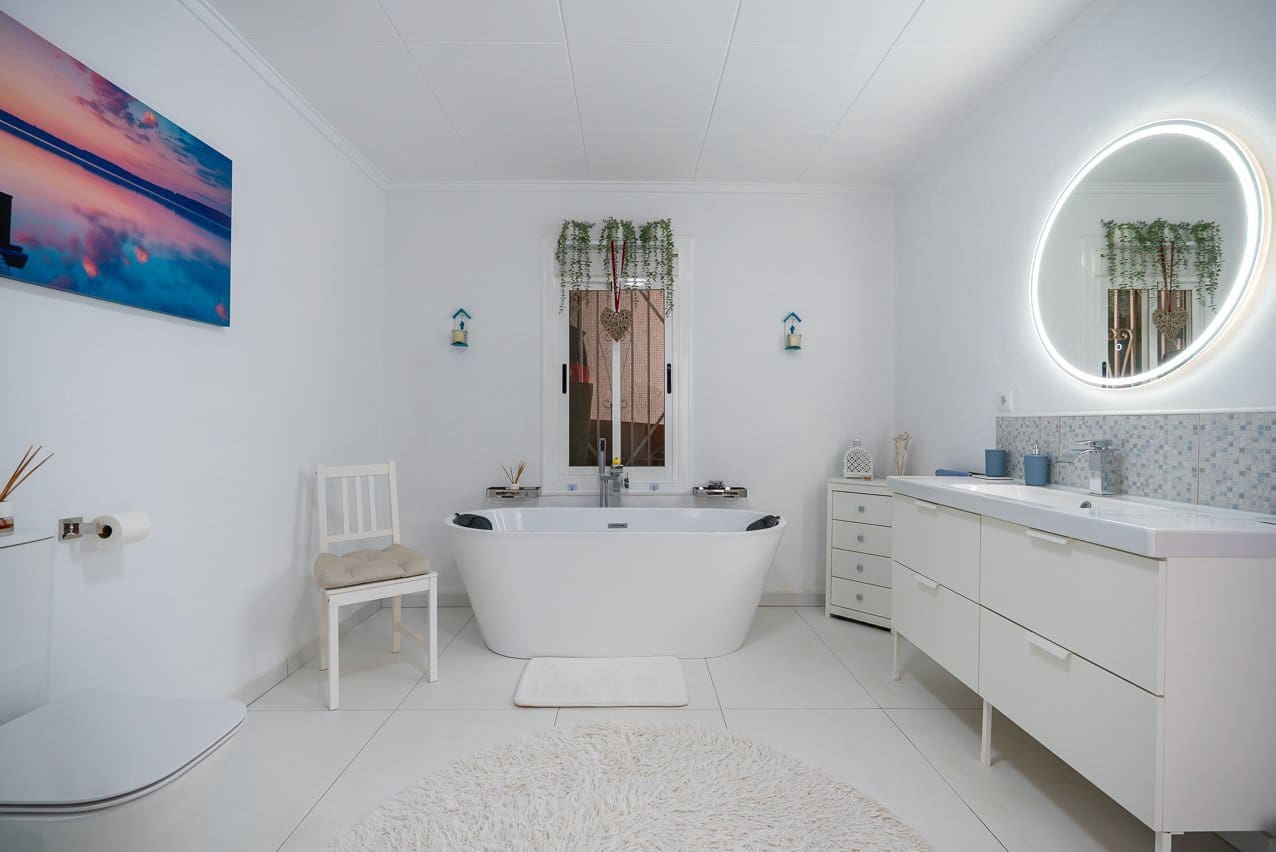 4 bedroom Villa for sale in Loma Bada with pool - € 384,950 (Ref: 9824581)