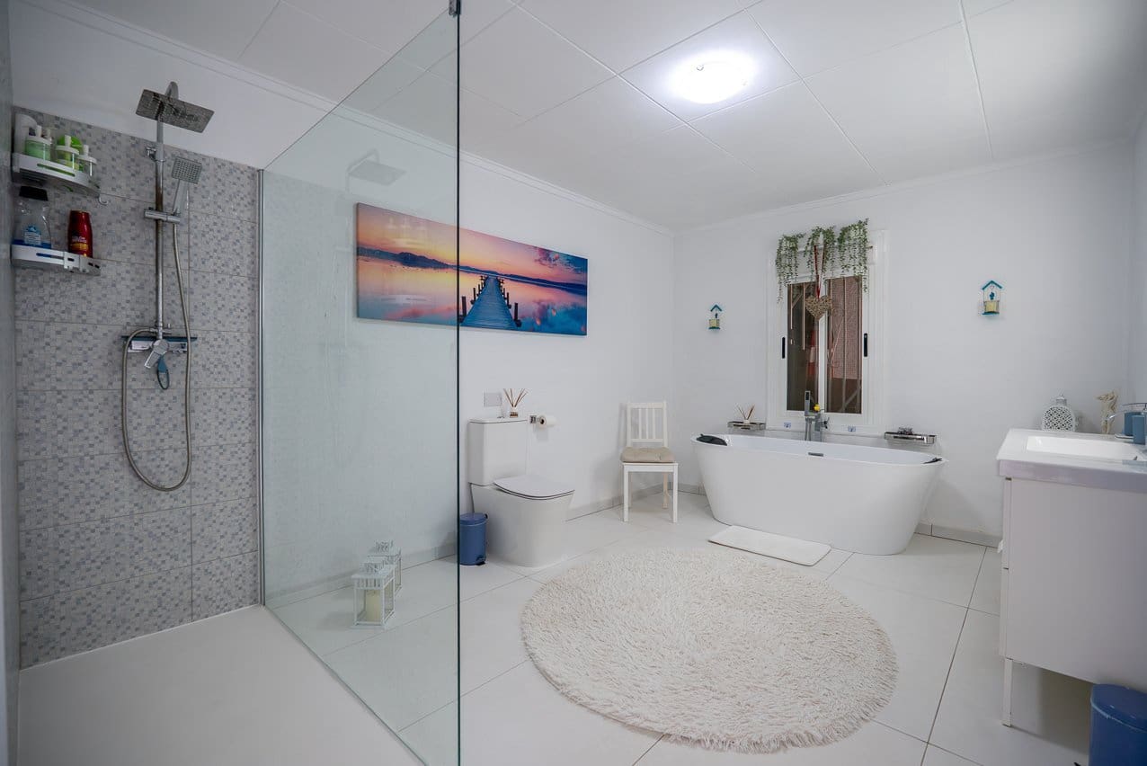 4 bedroom Villa for sale in Loma Bada with pool - € 384,950 (Ref: 9824581)