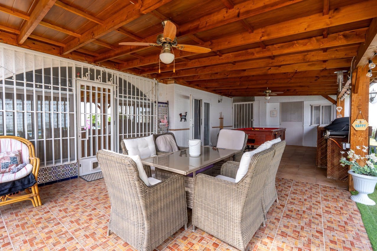 4 bedroom Villa for sale in Loma Bada with pool - € 384,950 (Ref: 9824581)