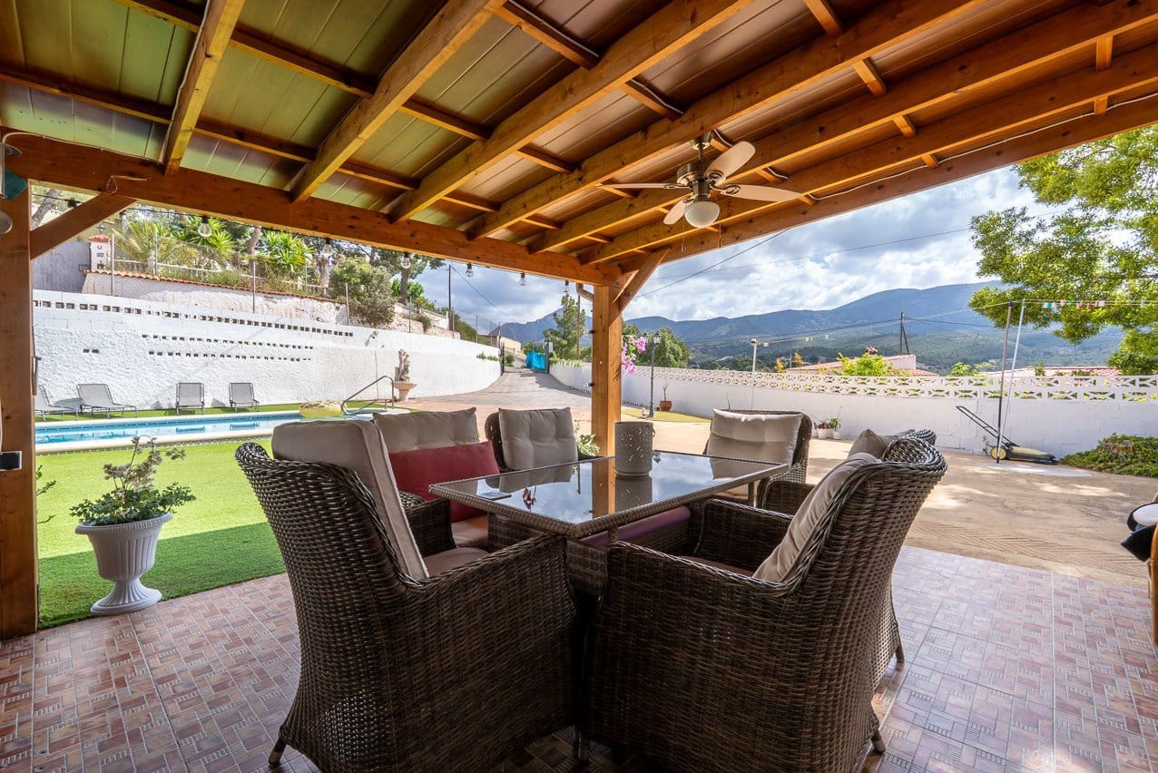 4 bedroom Villa for sale in Loma Bada with pool - € 384,950 (Ref: 9824581)