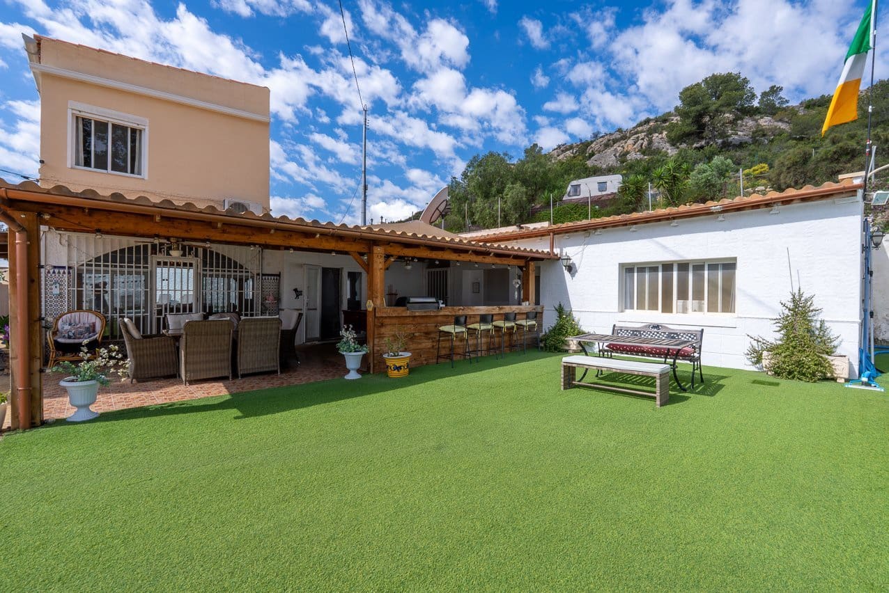4 bedroom Villa for sale in Loma Bada with pool - € 384,950 (Ref: 9824581)