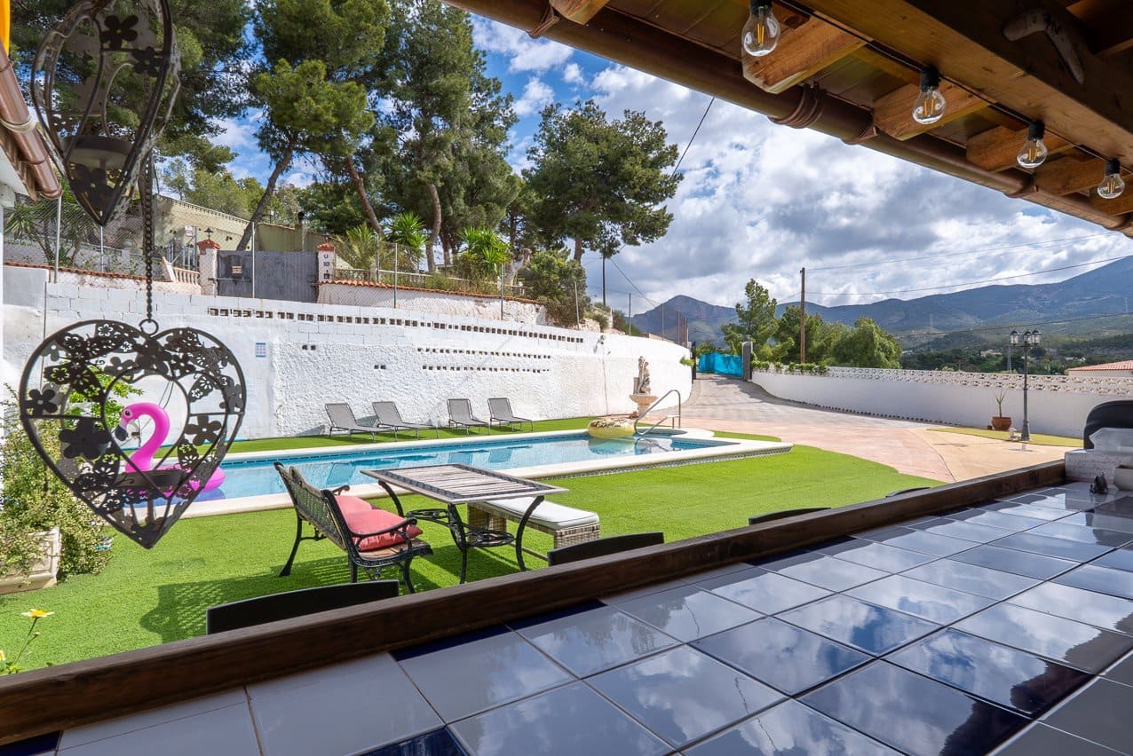 4 bedroom Villa for sale in Loma Bada with pool - € 384,950 (Ref: 9824581)