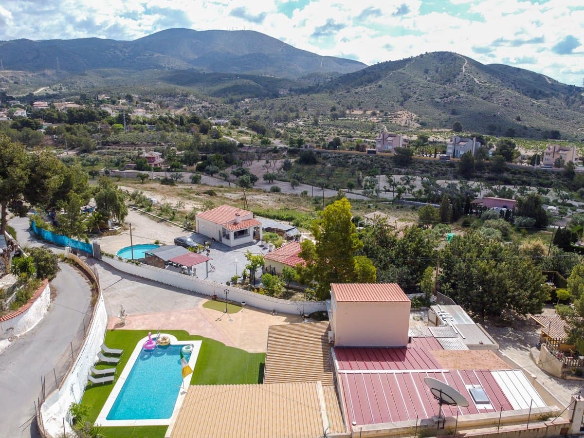 4 bedroom Villa for sale in Loma Bada with pool - € 384,950 (Ref: 9824581)