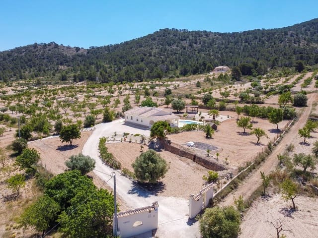 3 soveværelse Villa til salg i La Zarza, Pinoso med swimmingpool - € 460.000 (Ref: 9866204)