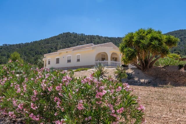 3 soveværelse Villa til salg i La Zarza, Pinoso med swimmingpool - € 460.000 (Ref: 9866204)