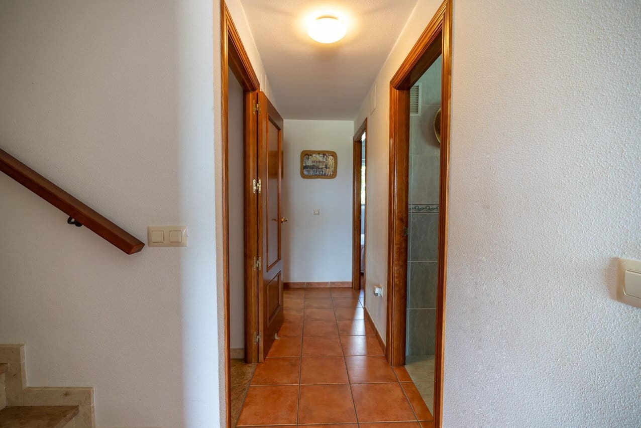 4 bedroom Villa for sale in Jumilla with pool - € 225,000 (Ref: 9902258)