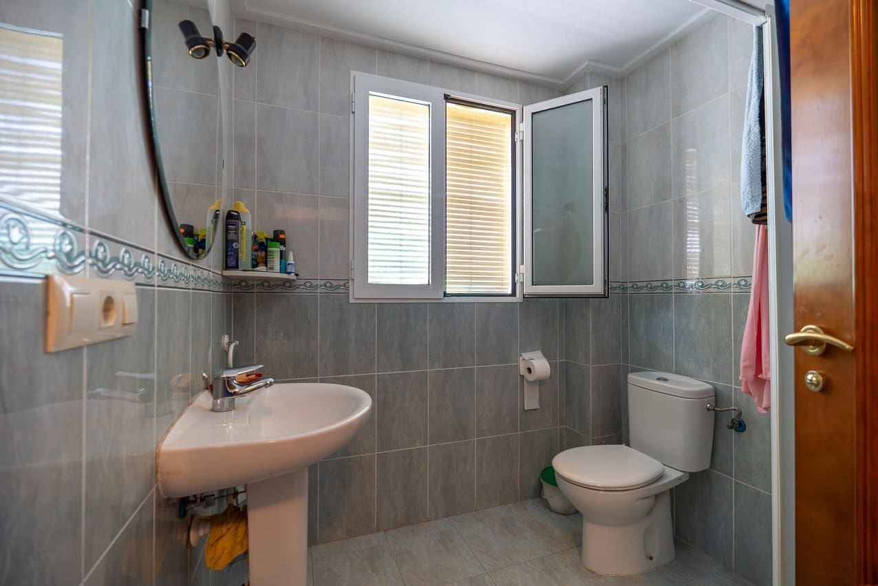 4 bedroom Villa for sale in Jumilla with pool - € 225,000 (Ref: 9902258)