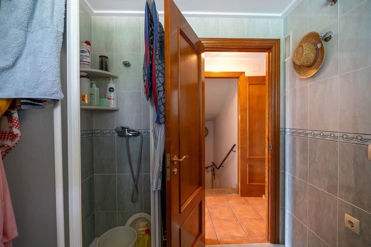 4 bedroom Villa for sale in Jumilla with pool - € 225,000 (Ref: 9902258)
