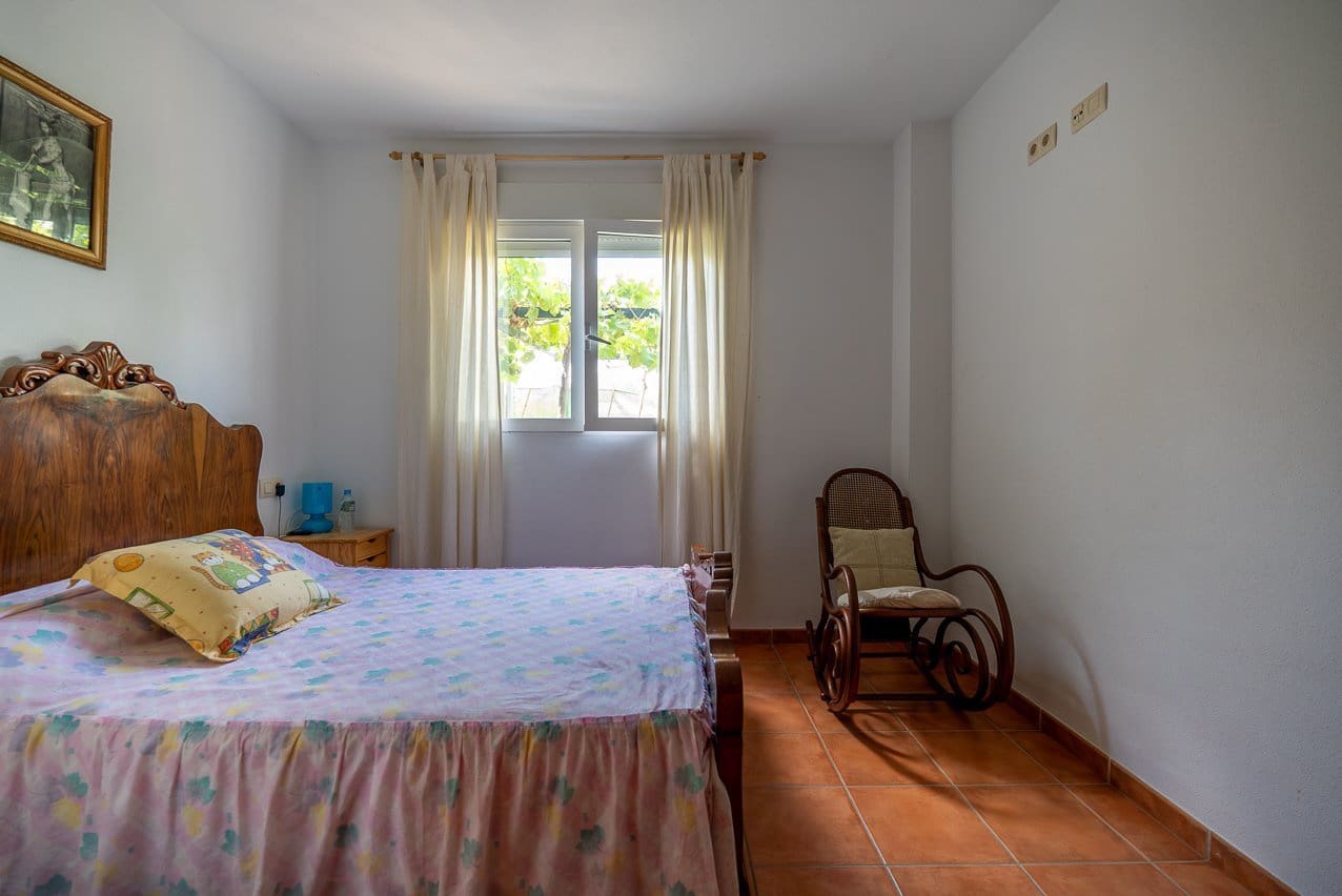 4 bedroom Villa for sale in Jumilla with pool - € 225,000 (Ref: 9902258)