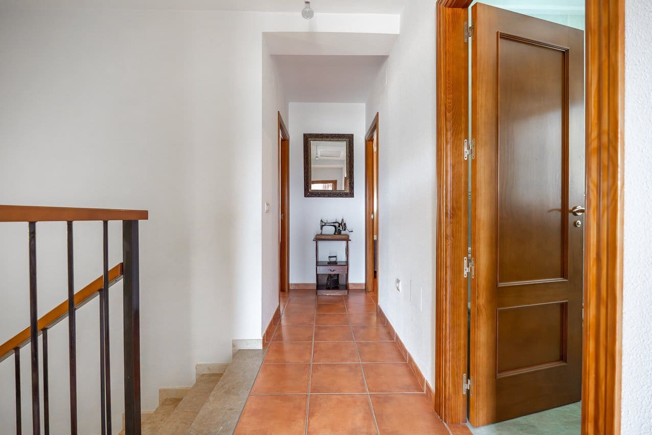 4 bedroom Villa for sale in Jumilla with pool - € 225,000 (Ref: 9902258)