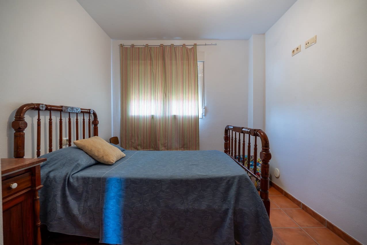 4 bedroom Villa for sale in Jumilla with pool - € 225,000 (Ref: 9902258)