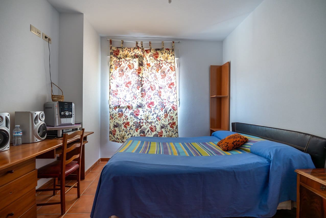 4 bedroom Villa for sale in Jumilla with pool - € 225,000 (Ref: 9902258)