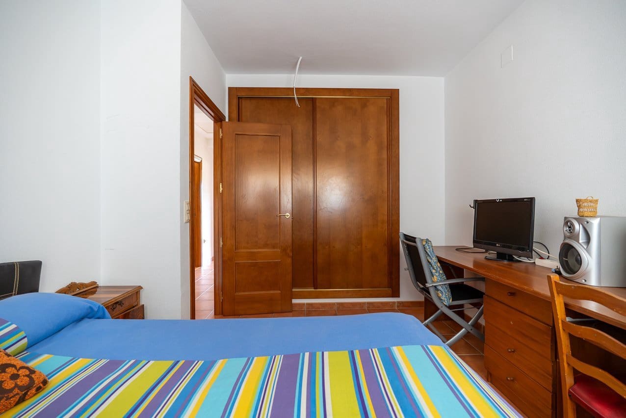 4 bedroom Villa for sale in Jumilla with pool - € 225,000 (Ref: 9902258)