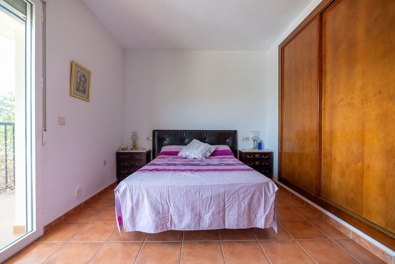 4 bedroom Villa for sale in Jumilla with pool - € 225,000 (Ref: 9902258)