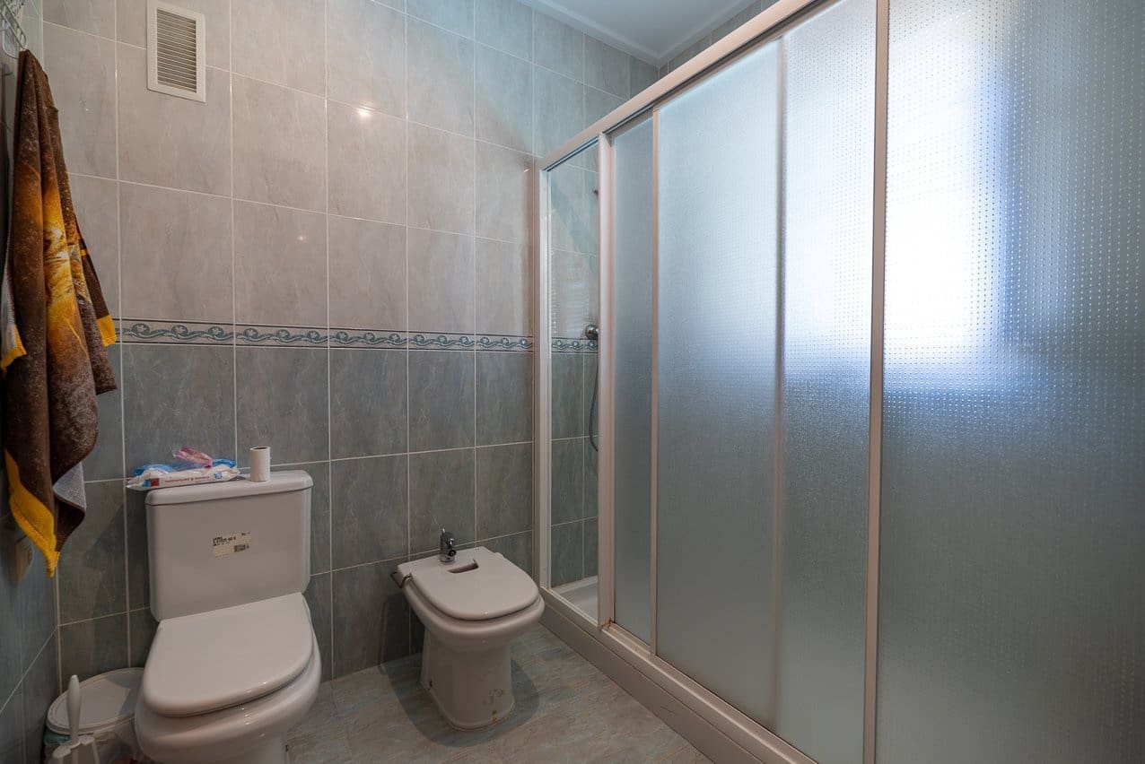 4 bedroom Villa for sale in Jumilla with pool - € 225,000 (Ref: 9902258)