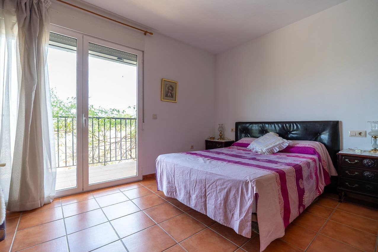 4 bedroom Villa for sale in Jumilla with pool - € 225,000 (Ref: 9902258)