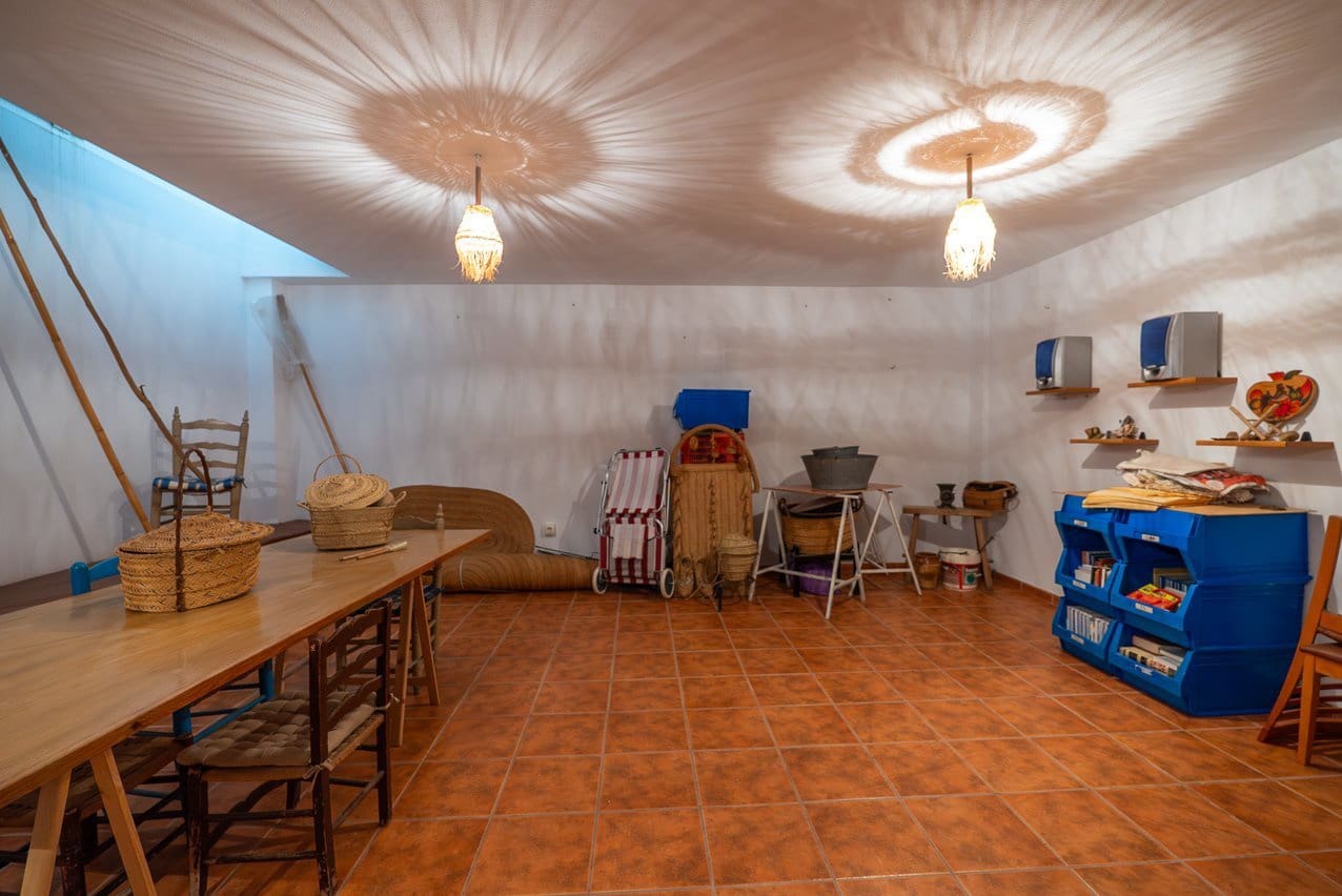 4 bedroom Villa for sale in Jumilla with pool - € 225,000 (Ref: 9902258)
