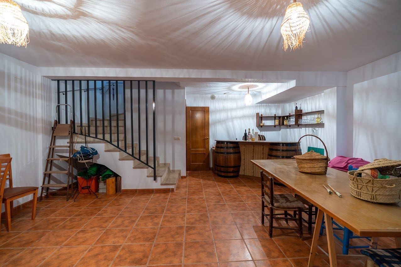4 bedroom Villa for sale in Jumilla with pool - € 225,000 (Ref: 9902258)
