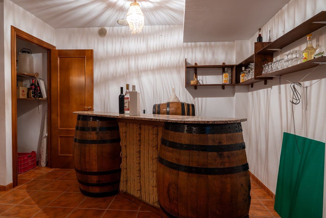 4 bedroom Villa for sale in Jumilla with pool - € 225,000 (Ref: 9902258)
