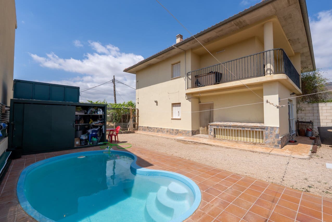 4 bedroom Villa for sale in Jumilla with pool - € 225,000 (Ref: 9902259)