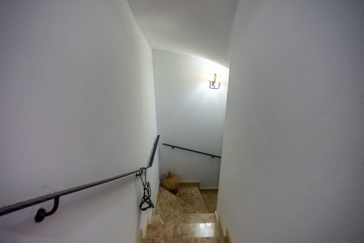 4 bedroom Villa for sale in Jumilla with pool - € 225,000 (Ref: 9902259)