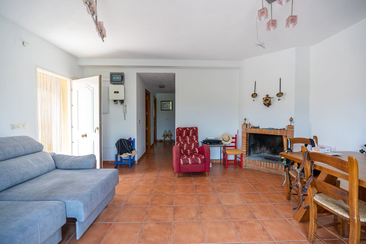4 bedroom Villa for sale in Jumilla with pool - € 225,000 (Ref: 9902259)