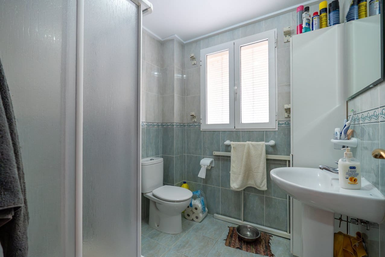 4 bedroom Villa for sale in Jumilla with pool - € 225,000 (Ref: 9902259)