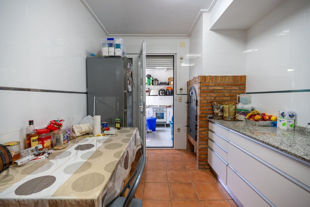 4 bedroom Villa for sale in Jumilla with pool - € 225,000 (Ref: 9902259)
