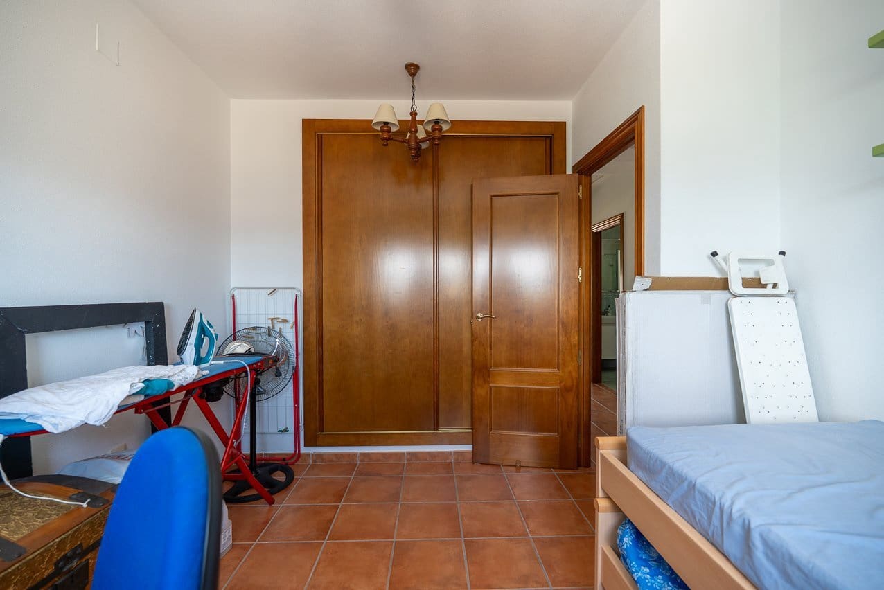 4 bedroom Villa for sale in Jumilla with pool - € 225,000 (Ref: 9902259)